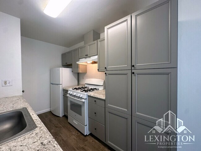 Foto del edificio - Gorgeous 2-Story Condo with Stunning Updates!