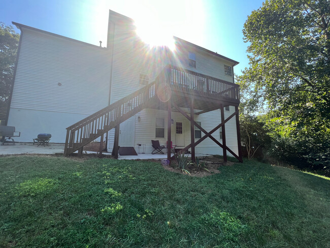 Building Photo - Room in House on Abby Knoll Dr