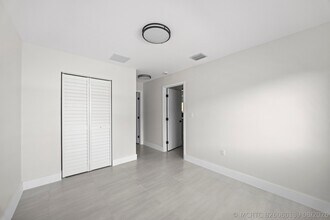 Building Photo - 1181 NW 66th St