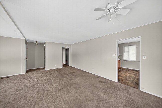 Foto del edificio - 3415 Whitcomb Ave
