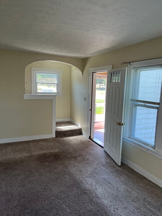 Building Photo - 435 31st St SW