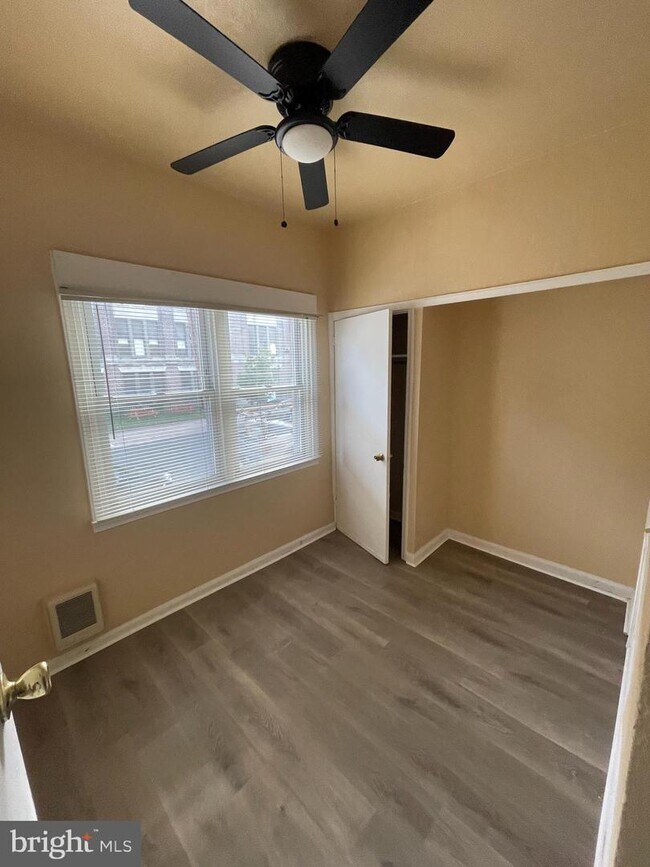 Foto del edificio - 1327 W Loudon St