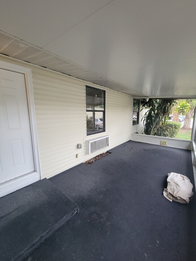 Large screened in patio - 4079 E Michigan St