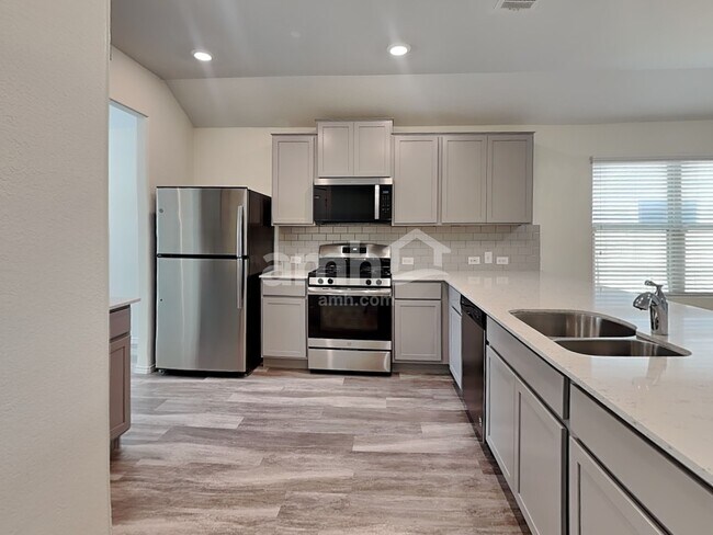 Foto del edificio - 5900 Bell Tower Ln