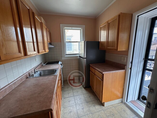 Building Photo - 722 Calhoun Ave