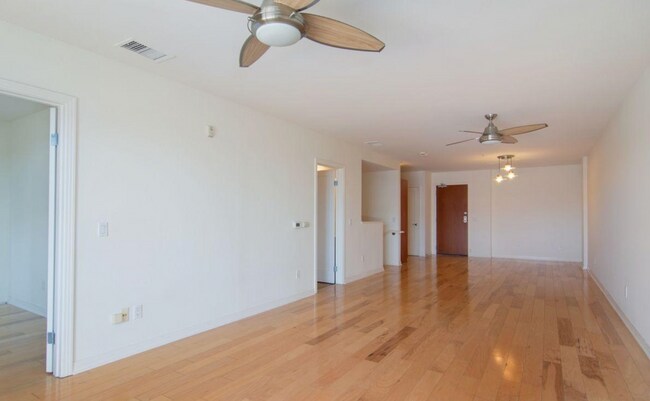 Foto del edificio - Bella Via India Street