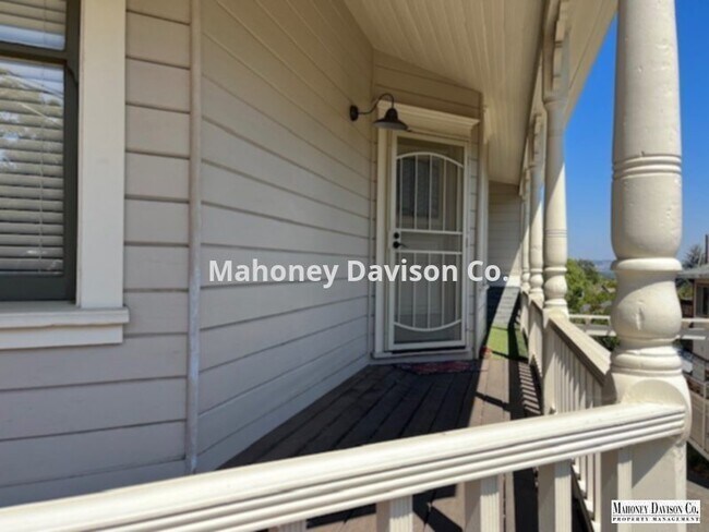 Foto del edificio - Charming Victorian triplex close to downto...