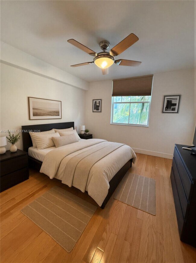 Foto del edificio - 1900 Van Buren St