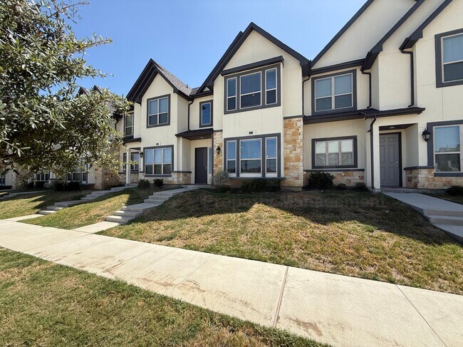 Building Photo - 16134 Doe Lk Dr