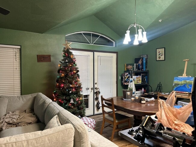 Foto del edificio - Century 21 Gold Rush - 3 bed, 2.5 bath (North Pole)