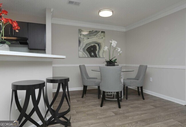 Building Photo - 9200 Roberts Dr