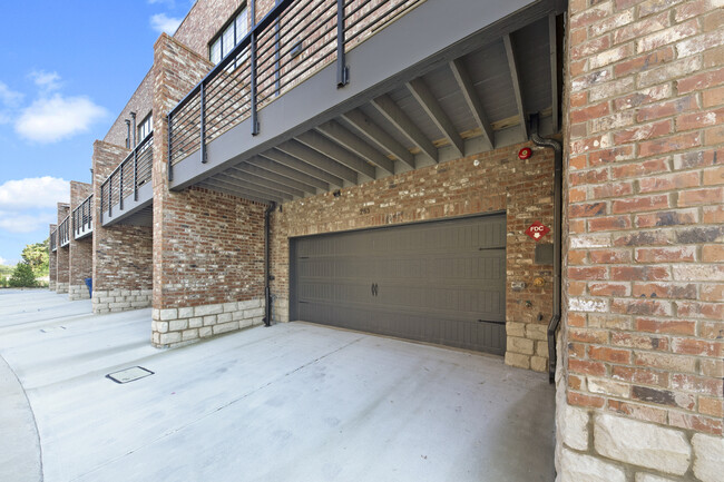 Building Photo - 265 Castleberry Station Dr SW