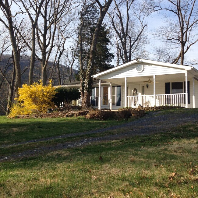 128 Cedar Rd, Strasburg, VA 22657 House Rental in Strasburg, VA