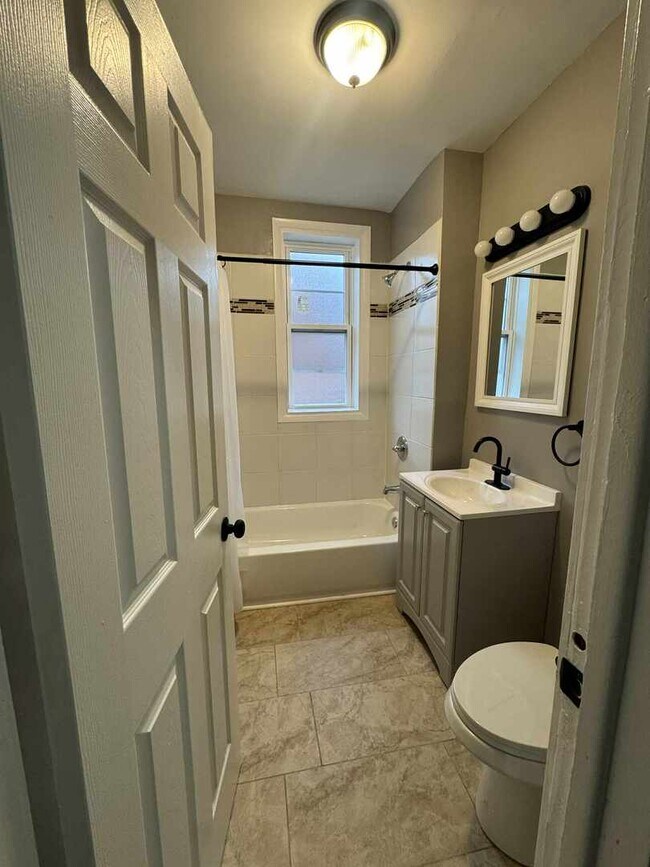 Foto del edificio - 6601 S Langley Ave