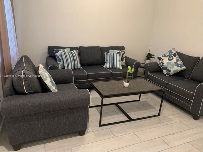 Foto del edificio - 1041 SE 23rd Terrace