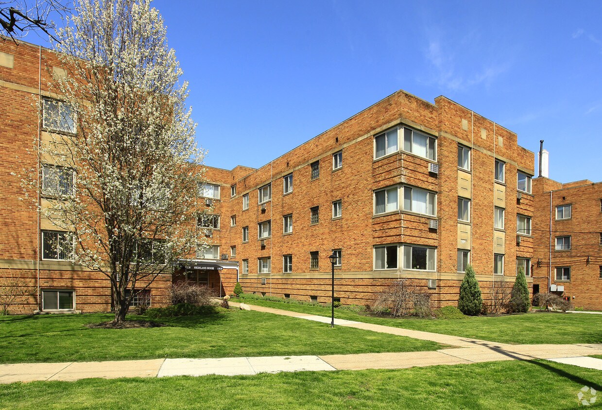Highland House Apartments Apartments in Lakewood, OH