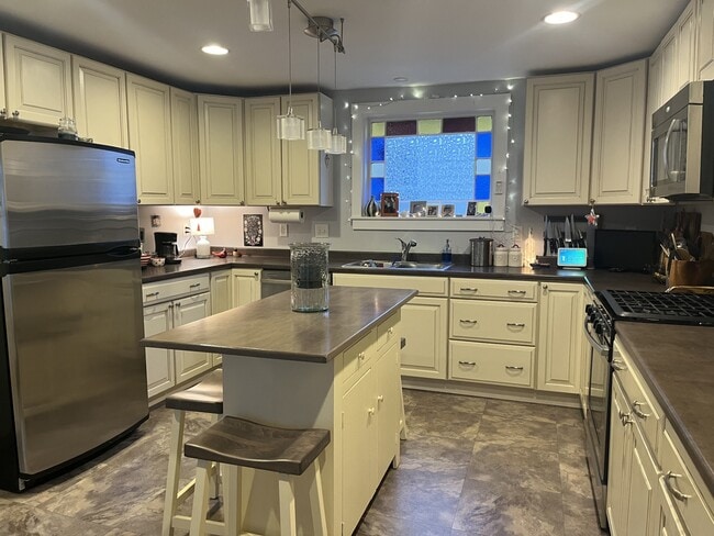 Spacious Kitchen - 44 N Spring St