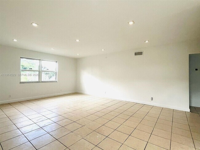 Foto del edificio - 608 SW 16th Ave