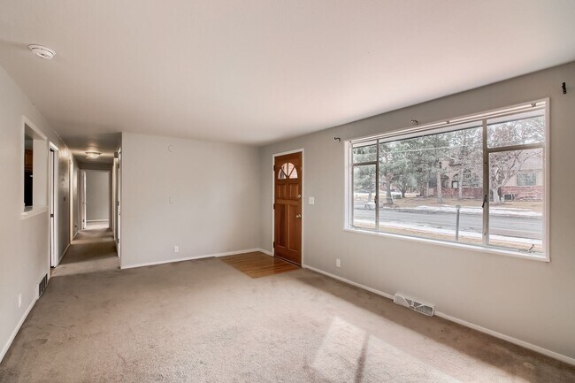 Building Photo - 3 Bedroom duplex in Littleton