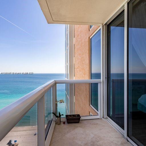 Foto del edificio - 18911 Collins Ave