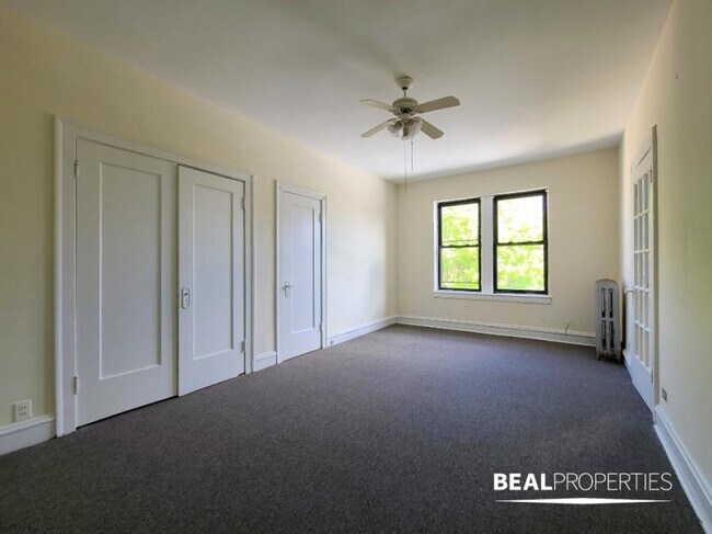 Foto del edificio - 0 bedroom in CHICAGO IL 60625