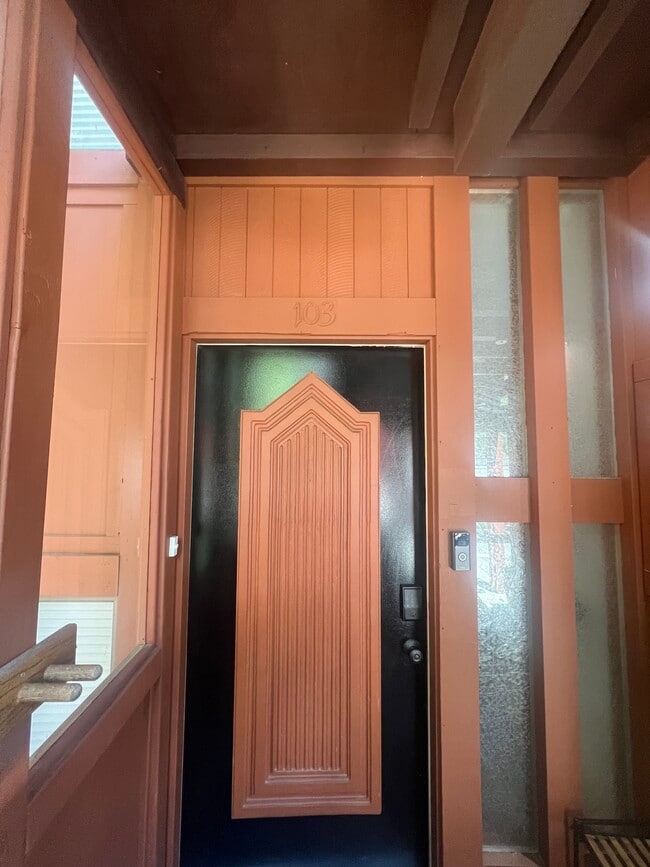 Building Photo - 557 Lakeshore Blvd