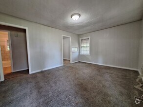 Building Photo - 3165 S Clifton Ave