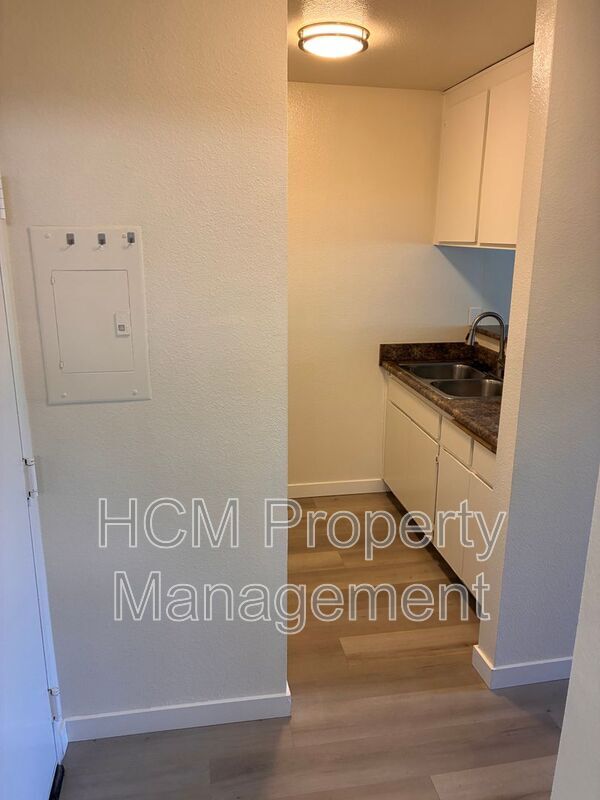 Foto del edificio - 10231 Pinewood Ave