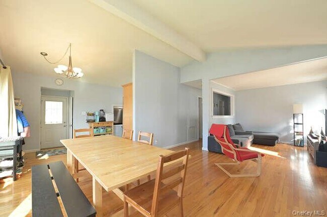 Building Photo - 10 Pickwick Dr S