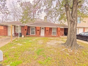 Building Photo - 2825 Cromwell St