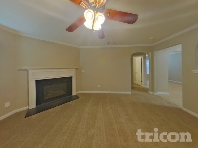 Building Photo - 5950 el Segundo Way