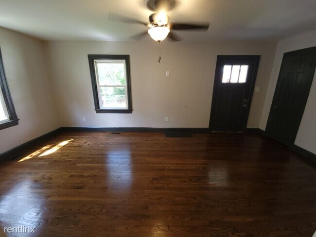 Building Photo - 4 br, 1 bath House - 1120 Greenaway Pl