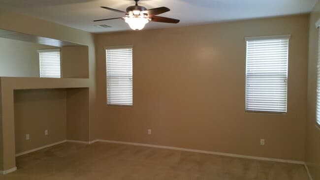 Foto del edificio - 17394 W Holland Ln