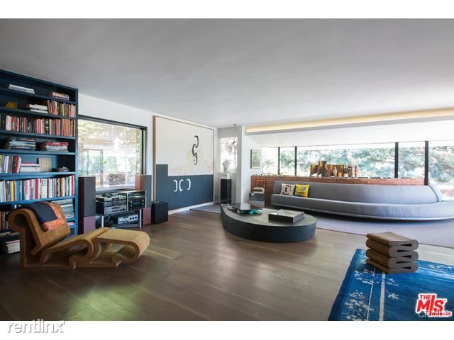 Foto del edificio - 8650 Pine Tree Pl