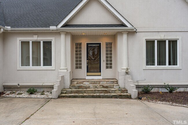 Building Photo - 310 Stonebrook Dr
