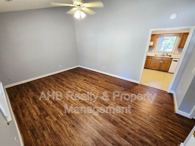 Foto del edificio - 115 Dawn Ct