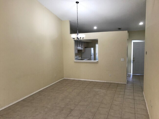Building Photo - Don’t miss this beautiful 3-bedroom, 2-bat...