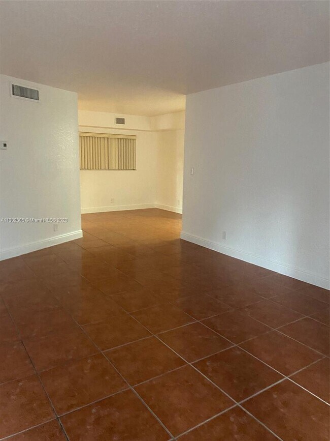 Building Photo - 2700 Riverside Dr