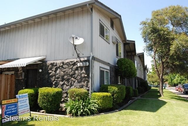 Primary Photo - 303 W Benjamin Holt Dr