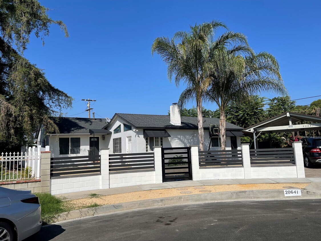 Foto principal - 20641 Wyandotte St