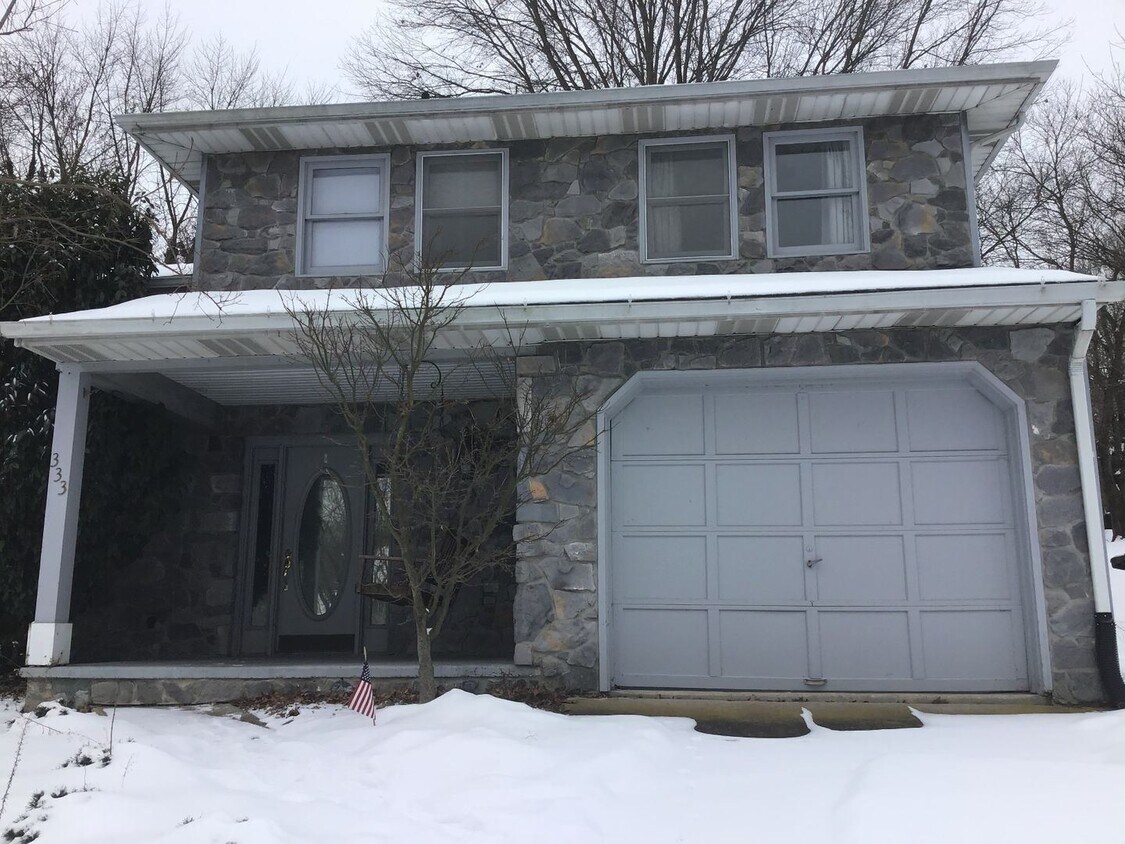 3 br, 2.5 bath House 333 INDIAN CREEK DR House Rental in