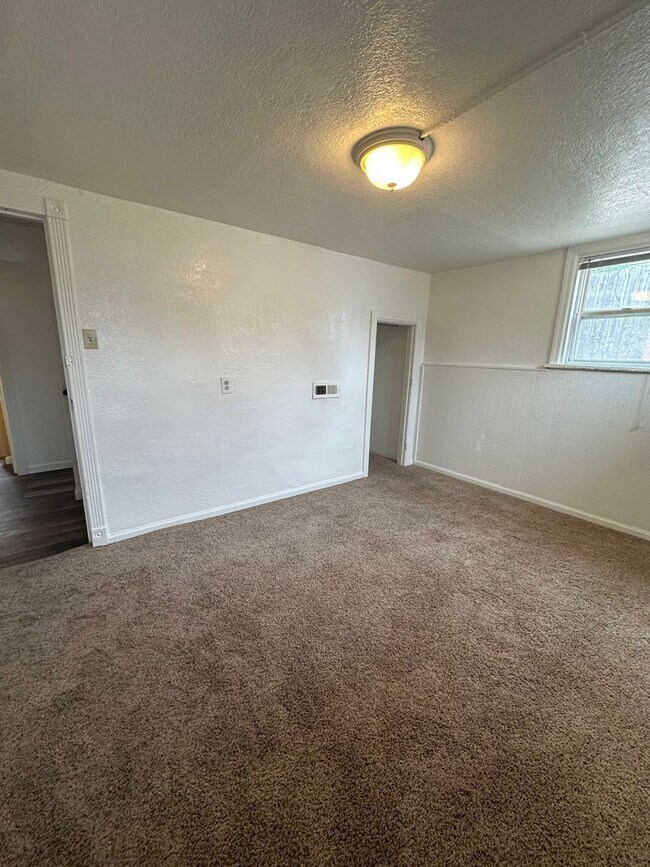 Building Photo - MS2204