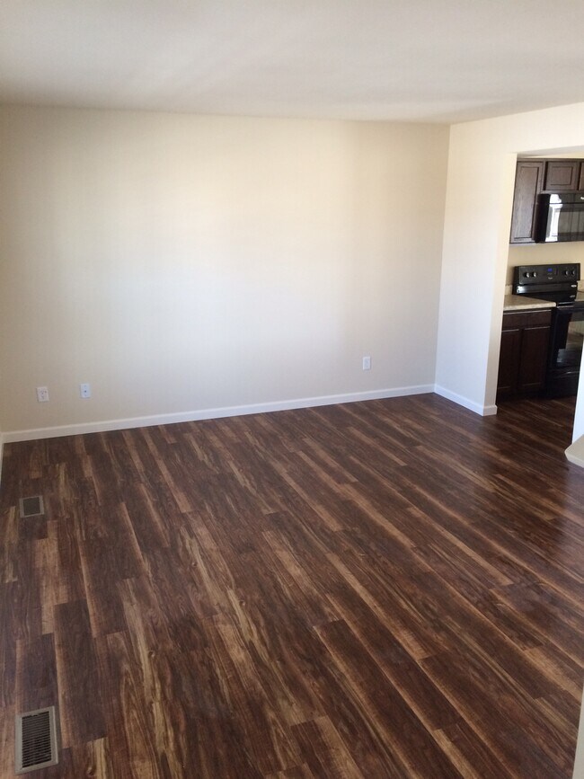 Building Photo - 309 Countryshire Dr