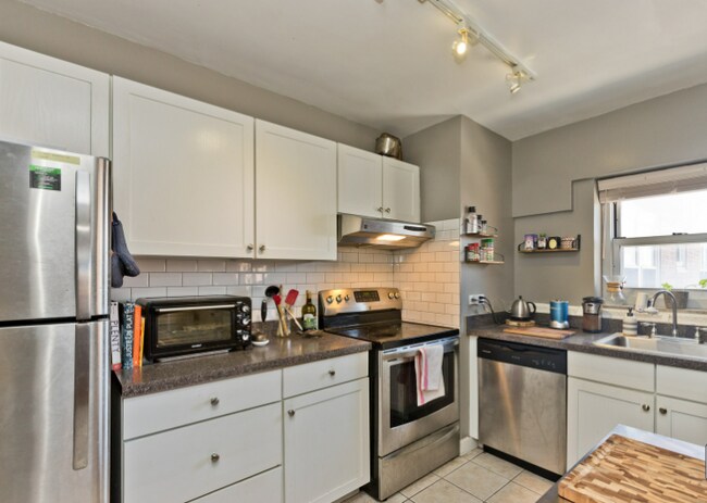 Foto del edificio - 4960 N Marine Dr