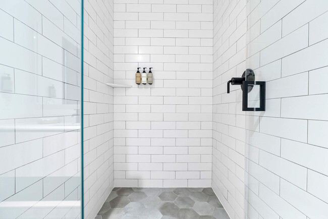 Building Photo - 398 NE 5th St