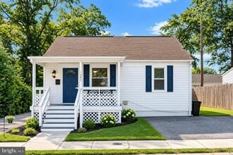 Building Photo - 409 Maple Ln NW