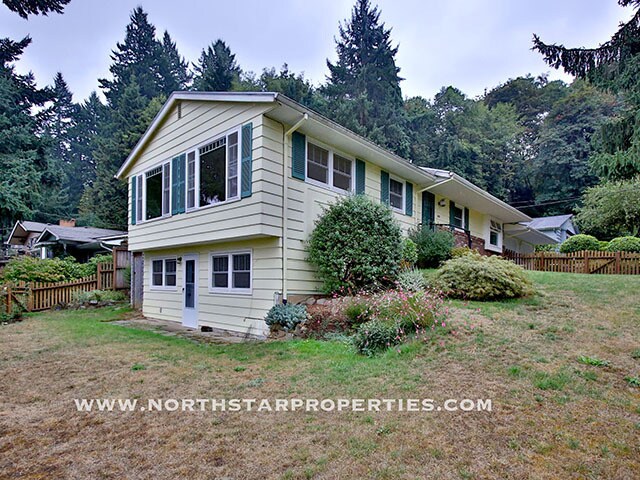 Primary Photo - Great Lake Oswego Home Walking Distance to Everything