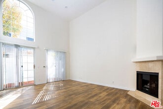 Building Photo - 1338 Yale St