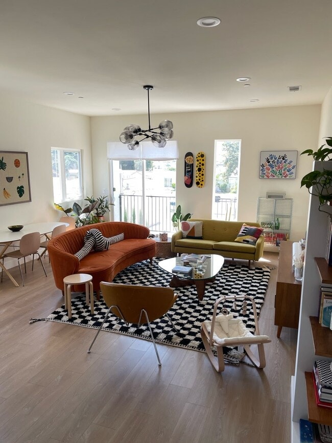 Building Photo - 2406 S Dunsmuir Ave