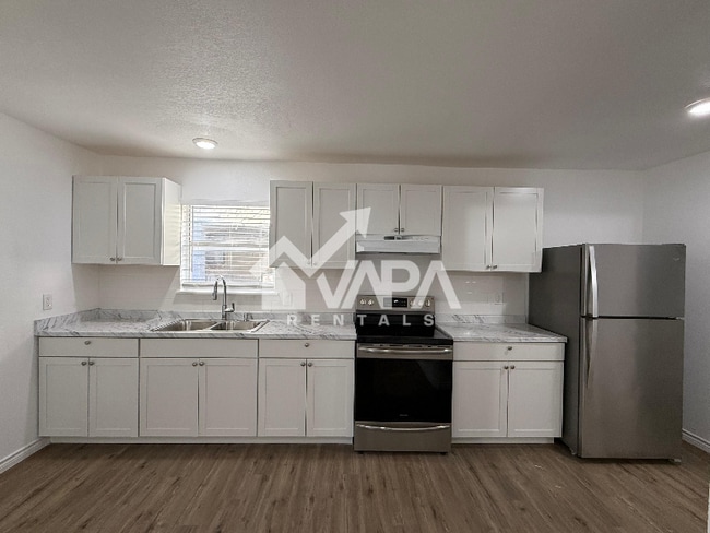 Building Photo - 202 Florencia Ave